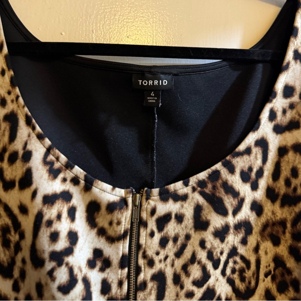 Raaawr! Nice fitting dress